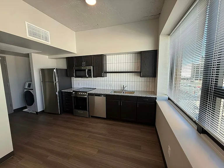 The Arnold Apartments — Photo 6