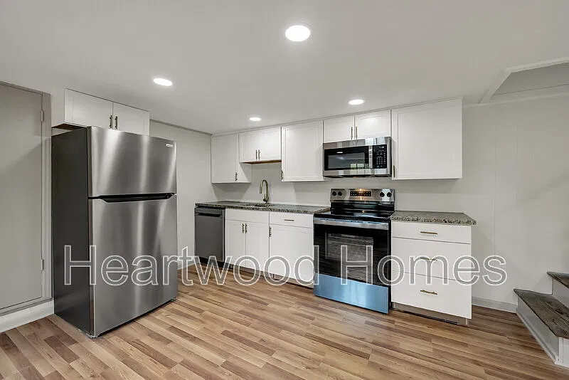 1911 Cermack St #- DOWNSTAIRS
