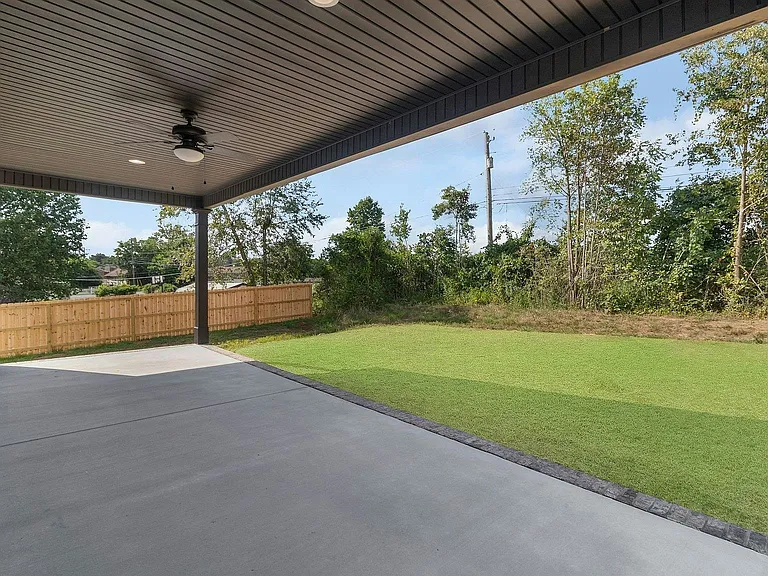 303 Lee Ln — Photo 17