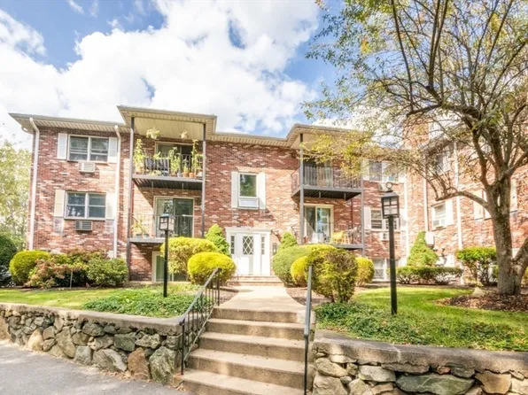 19 Pine St Unit E, Canton, MA 02021