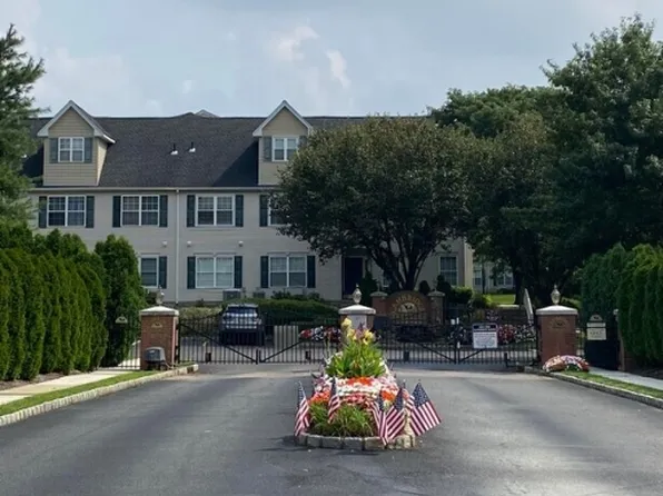 220 Cambridge Ct, Clifton, NJ 07014