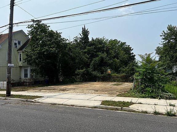 3rd image of 218 N 6th St