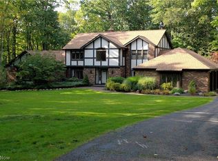 10554 Hemlock Ridge Dr, Chardon, OH 44024