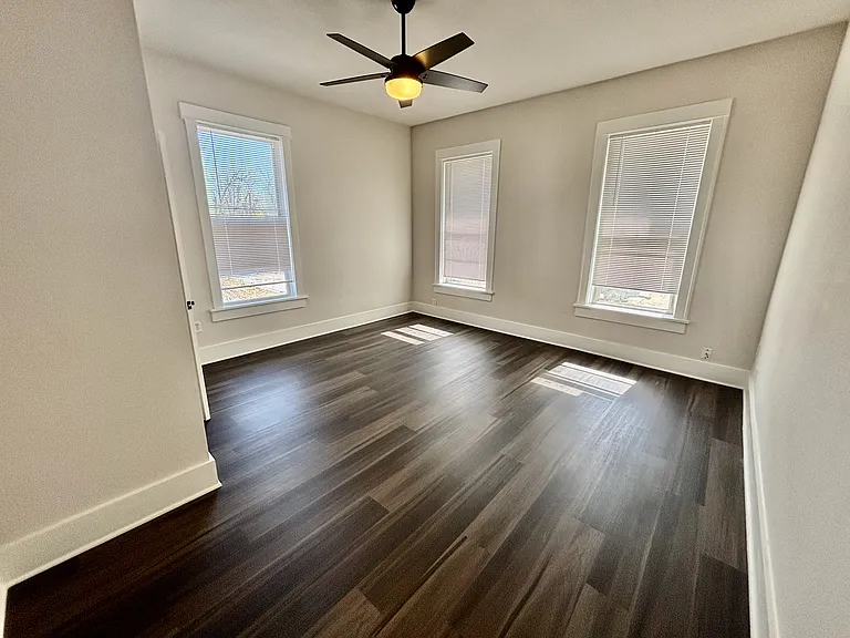 1910 N Carroll Ave — Photo 15