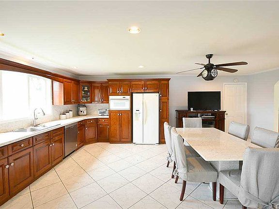 5th image of 4028 Jean Ave