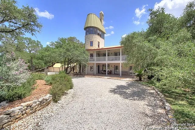 5 bed, 5.5 bath, 5637 sqft, $3,950 — Photo 3