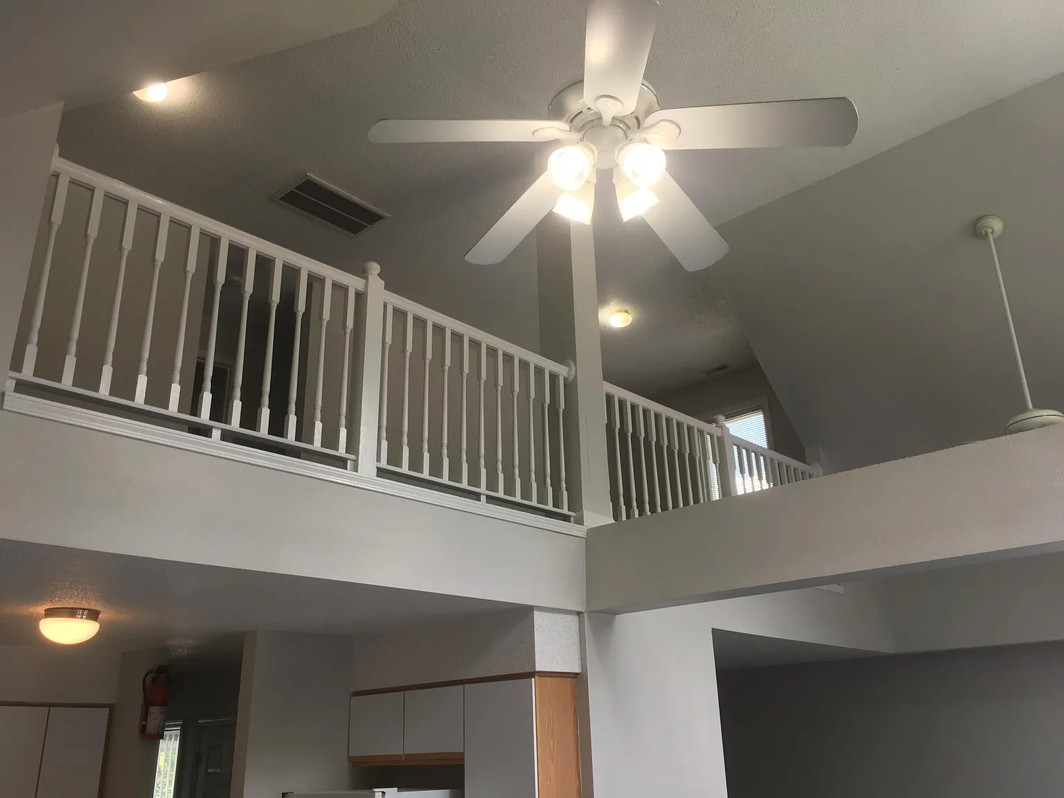 4 bed, 2.5 bath, 1999 sqft, $4,750 — Photo 4