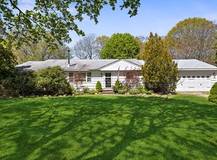 13 Booker Ln, Westhampton, NY 11977