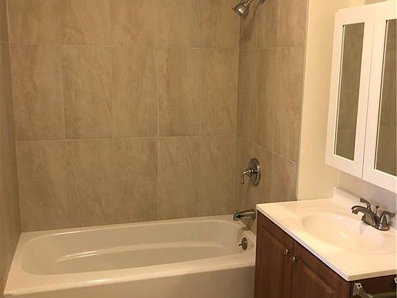 5th image of 172 Orland St #2