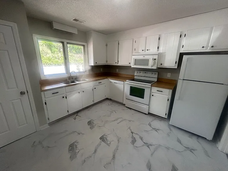137 Lionsgate Dr — Photo 6