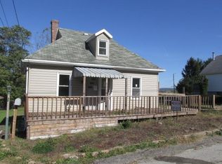 906 W Vine St, Mount Pleasant, PA 15666