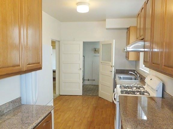 4th image of 431 Cabrillo St