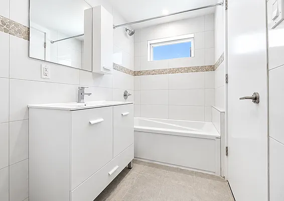 Bathroom, photo 1