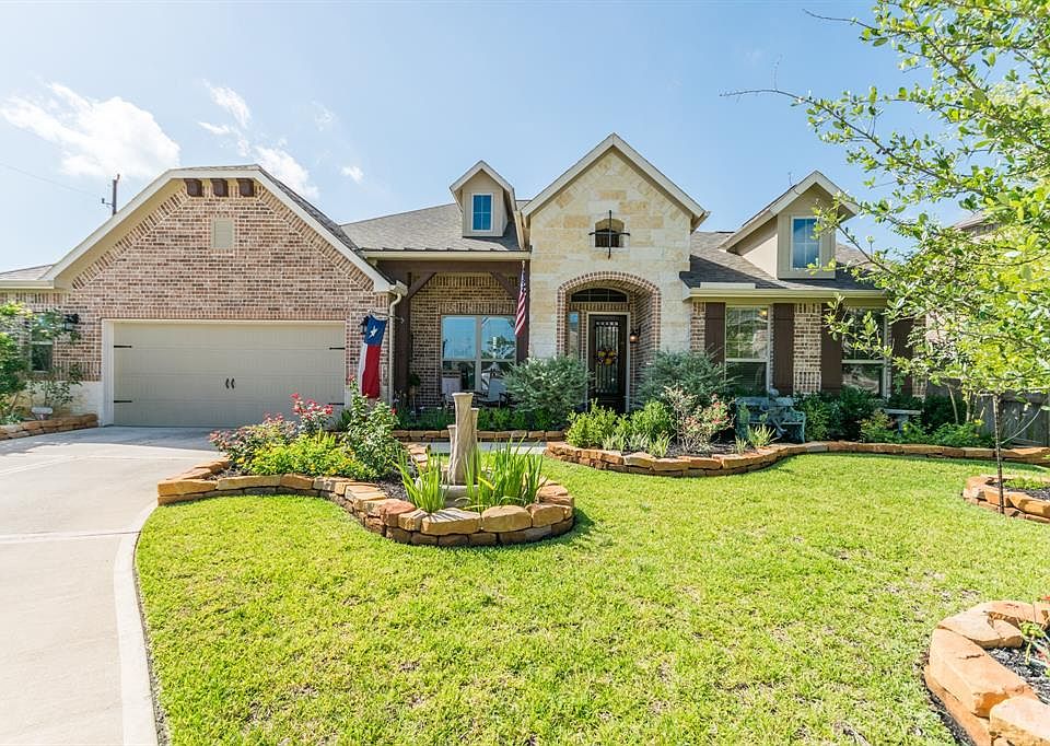 Stunning hard to find one story in the gated North Lake section of Gleannloch Farms.