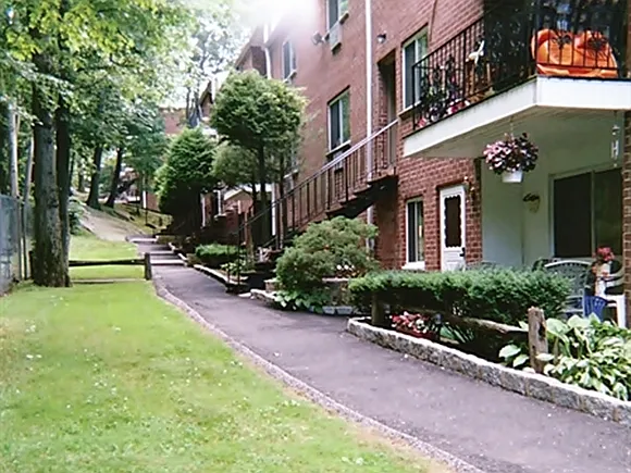 Scarsdale Fairway — Photo 1
