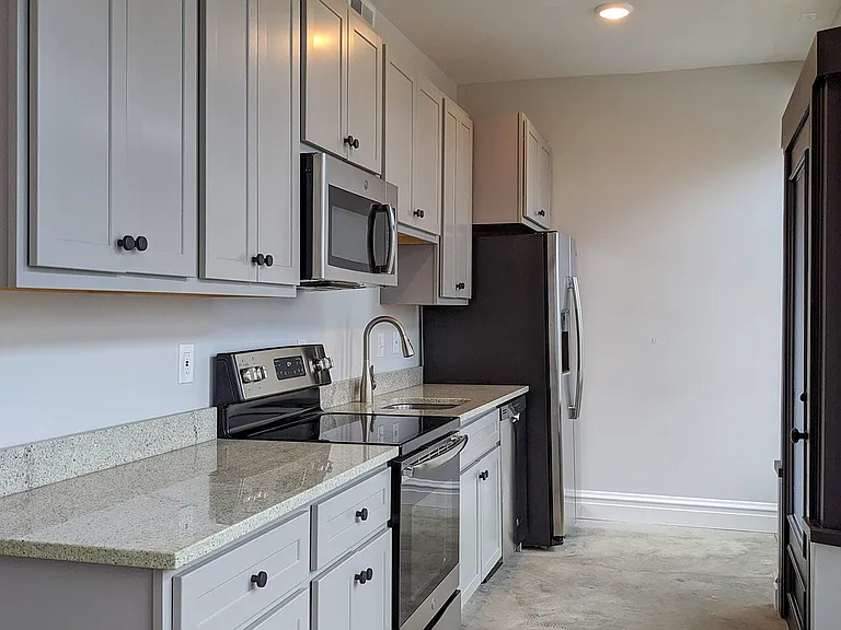 3746 California Ave — Photo 2