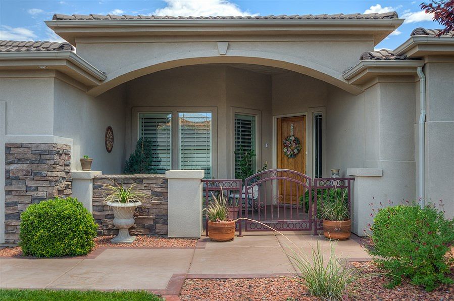 2nd image of 930 N Vista Bonita