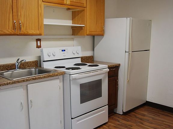 5th image of 250 SE Lincoln St APT 2