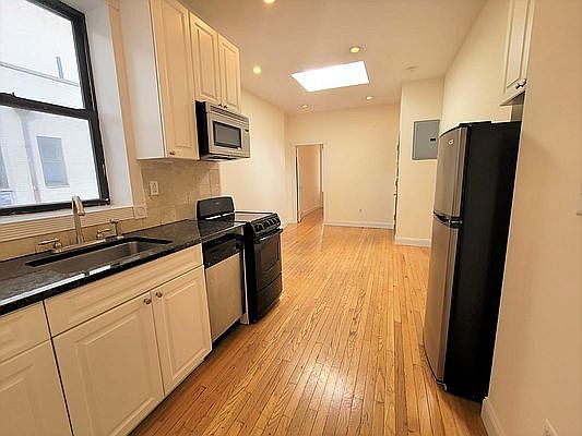2nd image of 42 W 65th St #5X