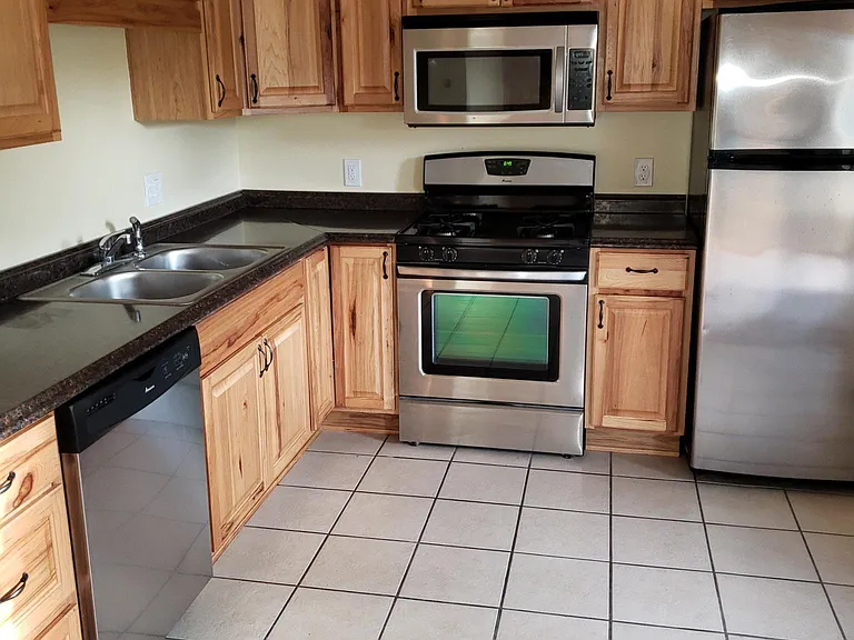 29565 W Jefferson Ave #5 — Photo 3