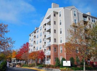1808 N Quinn St APT 522, Arlington, VA 22209
