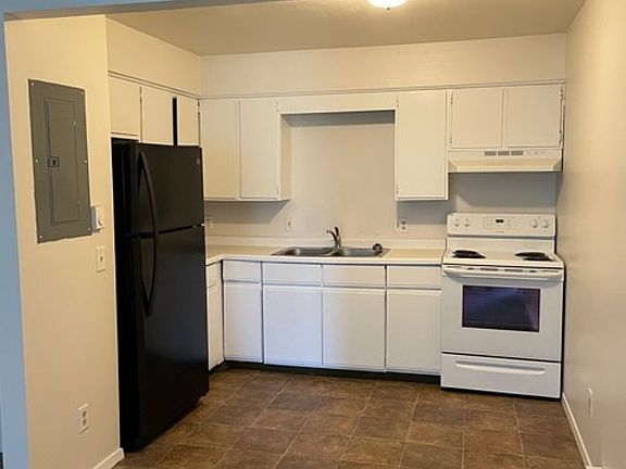 5th image of 633 Kellogg Ave #1