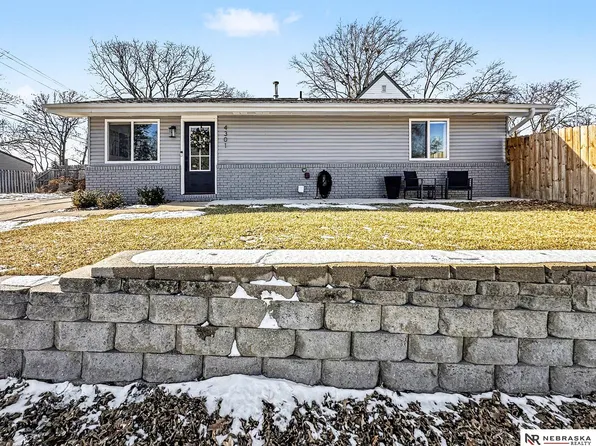 4301 S 54th St, Lincoln, NE 68516