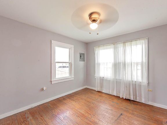 5th image of 123 Shirley St