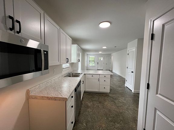 4th image of 932 Eyers Rd