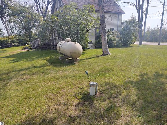 3rd image of 498 E Main St