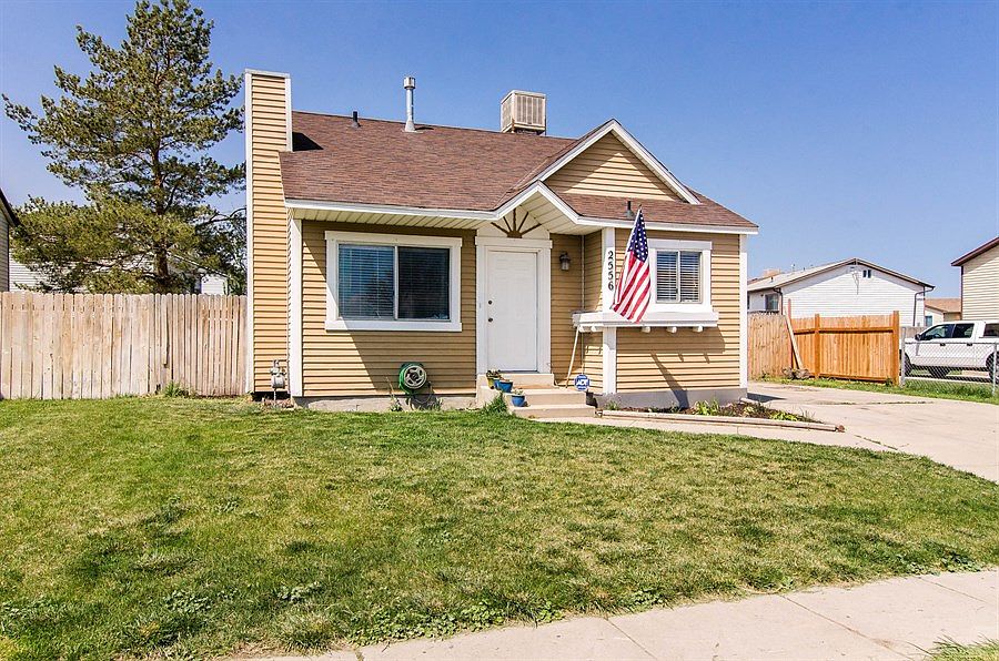 1st image of 2556 S Melville Dr