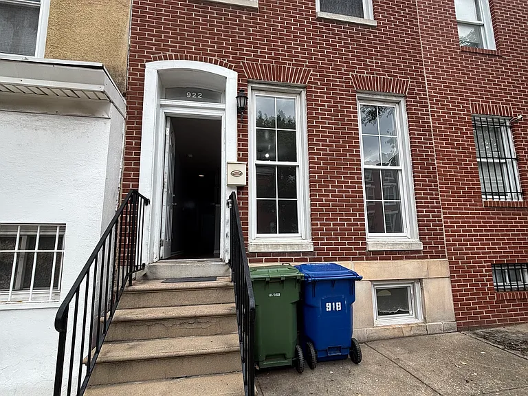 922 W Lombard St — Photo 17