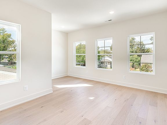 5th image of 738 23rd St