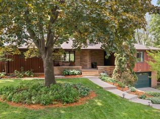 1458 Skiles Ln, Arden Hills, MN 55112