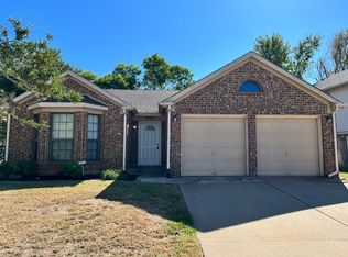 1908 Foxfire Rd, Edmond, OK 73003