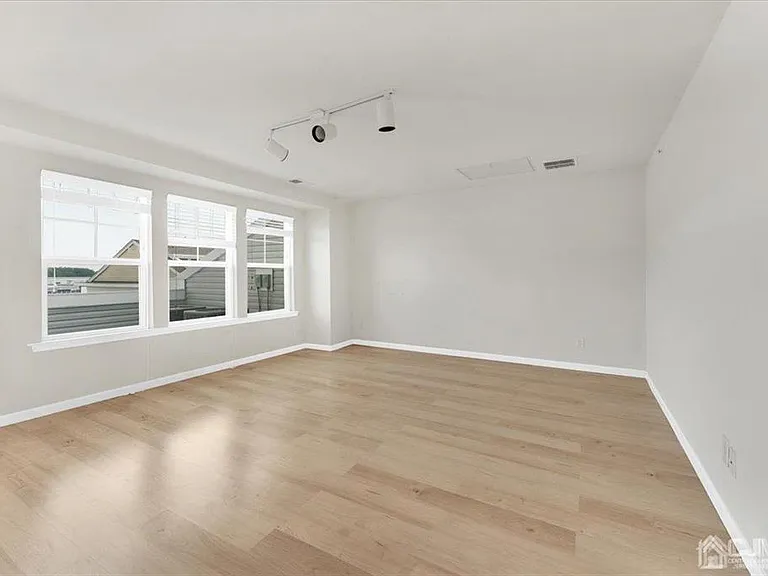 26 Fleet St — Photo 22
