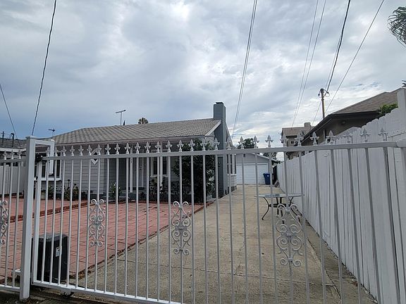 2nd image of 6733 Hinds Ave