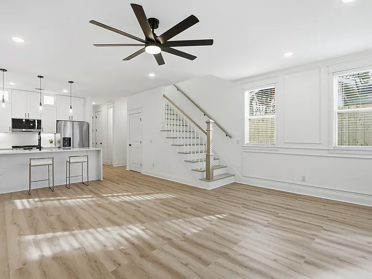 1230 E Anderson St — Photo 10