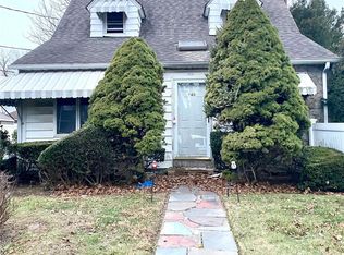 160 Sweezy Ave, Freeport, NY 11520