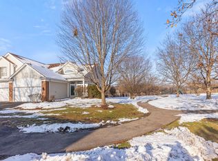 31506 Kline Cir, Warrenville, IL 60555