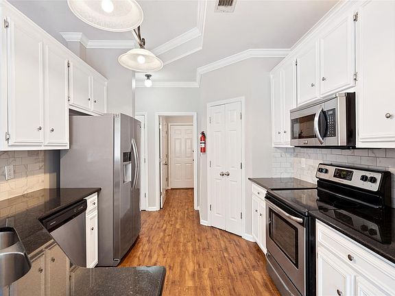 5th image of 1812 Brookstone Dr