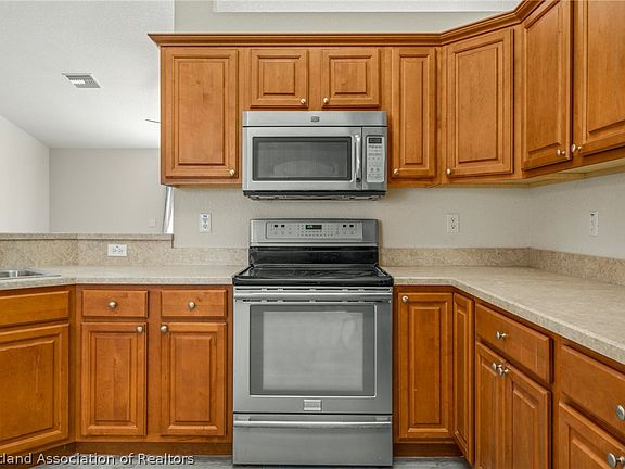 4th image of 343 Imbros Ave NE