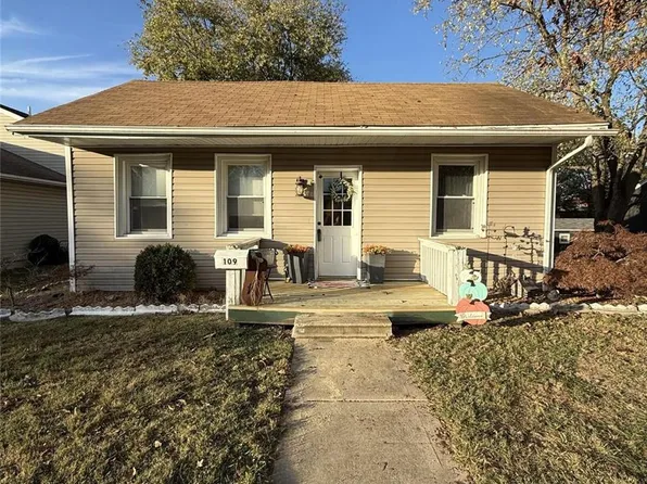 109 W 2nd St, Trenton, IL 62293