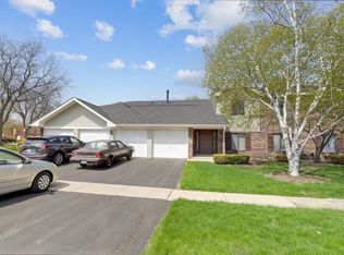 630 Cross Creek Dr #BB1, Roselle, IL 60172
