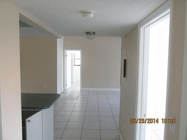 2nd image of 827 NE 199th St APT 208