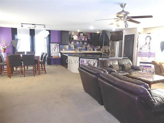 3rd image of 11656 Stivali St