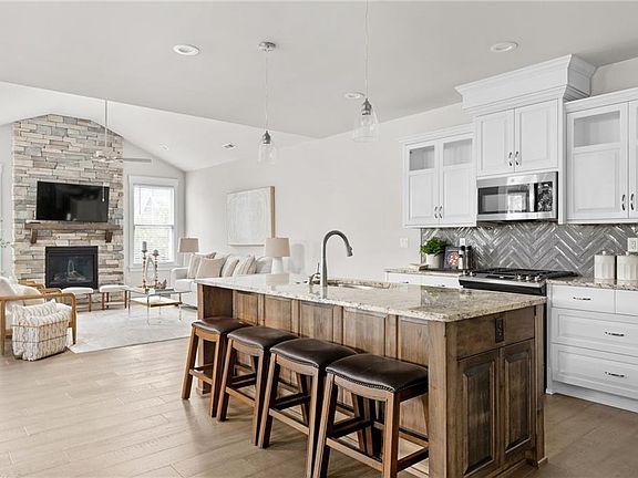 5th image of 105 Alexandria Way