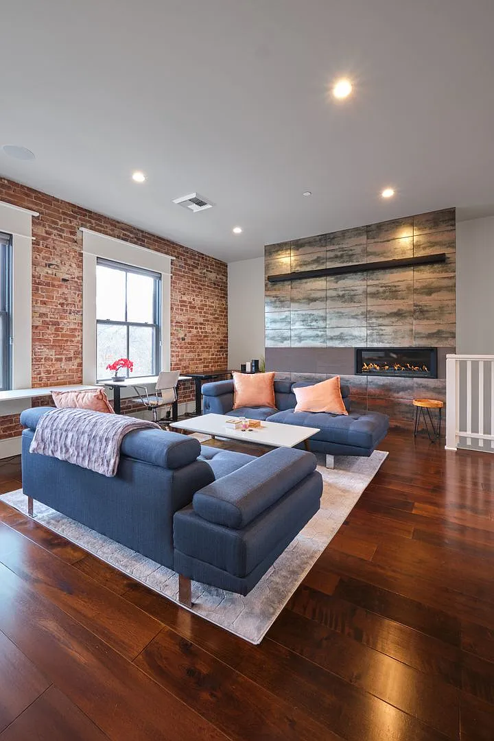 Furnished 2 Bdrm/2 Bath Condo in the Heart of Downtown Ashland! — Photo 4