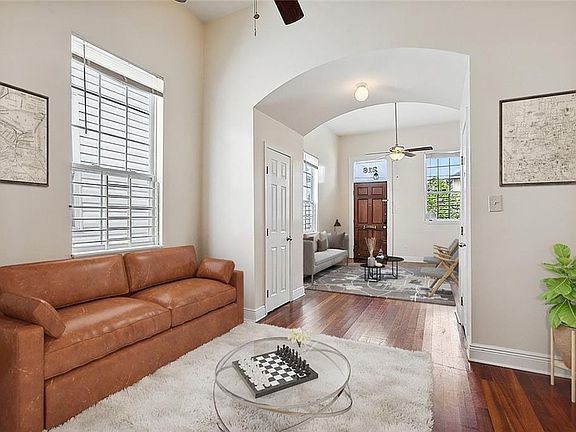 5th image of 216-18 N Clark St