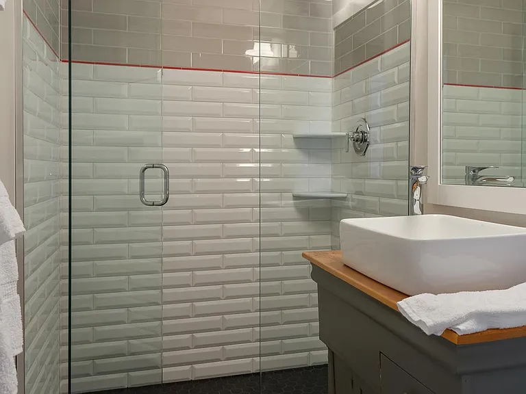 915 Belmont Ave #4 — Photo 11